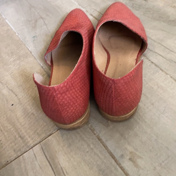 Red Snakeskin(fake) Shoes - Picture 4 of 5